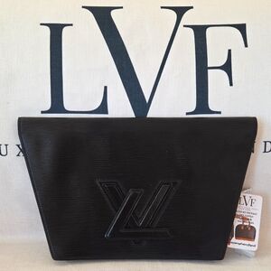 Louis vuitton vintage 1991 very rare Trapeze Clutch with rotating lock closure
